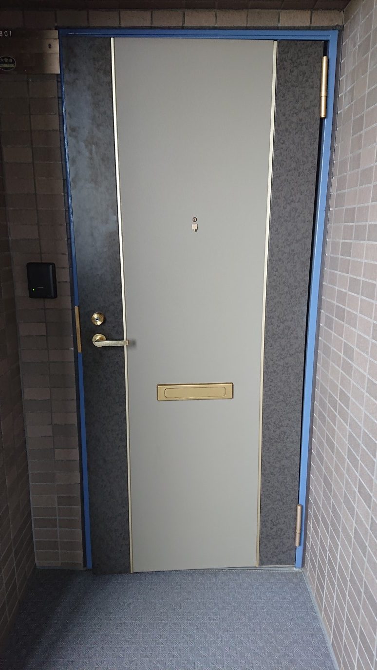 東京都町田市 玄関のドアが閉まらなくなってしまった。 耐震丁番 MIWA FH 工事事例｜相模原市で鍵交換･鍵修理なら カギの救急車 相模原店