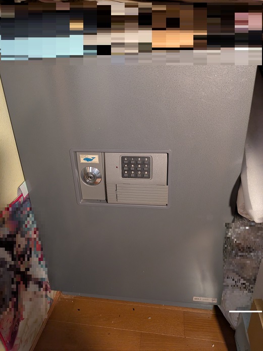 そこそこ大きい金庫ですね。